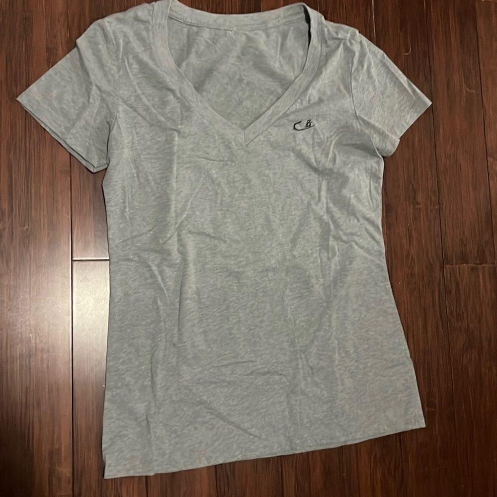 Mahi Mahi Painted T Shirt - NWOT - Size Medium Gray V Neck Womens T Shirt